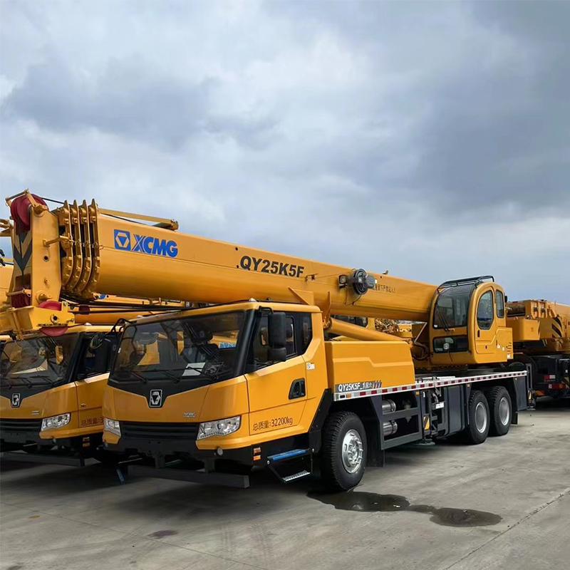 အသစ်အသုံးပြုထားသော XCMG အရည်အသွေးမြင့် Full Hydraulic Lifting 25ton Truck Crane QY50KC