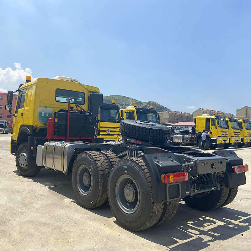 အသစ်စက်စက် Sinotruk Howo 6*4 400hp ဒီဇယ်ထွန်စက် ထရပ်ကား ရောင်းရန်ရှိသည်။