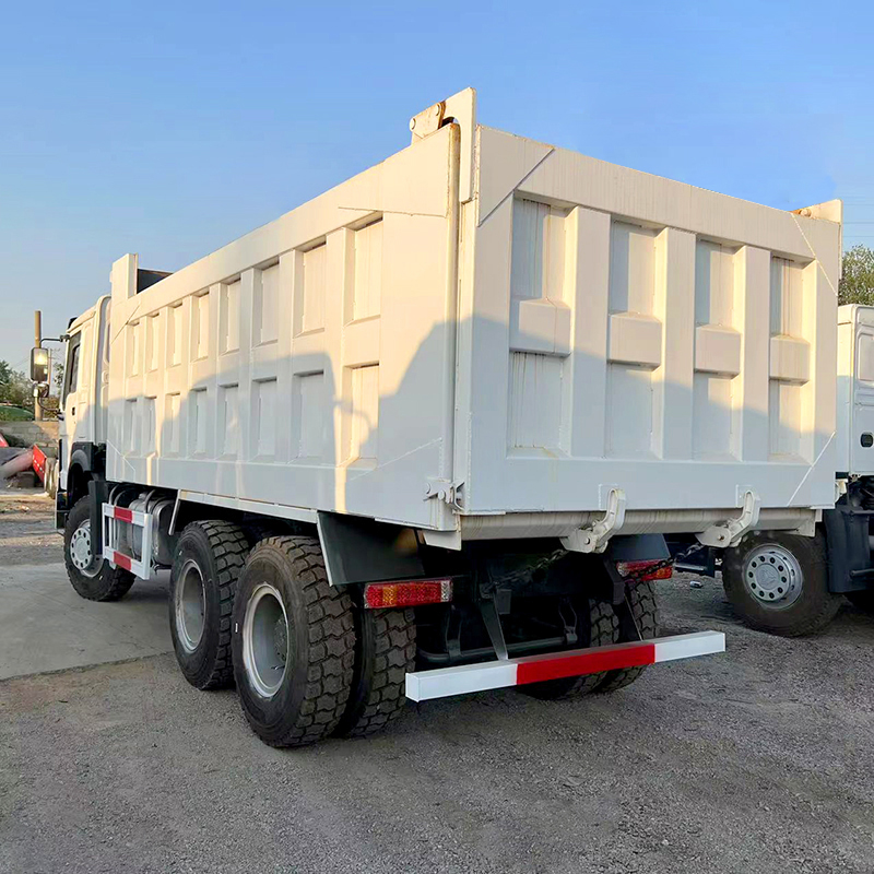 အရည်အသွေးကောင်း စျေးသက်သာသော Sinotruk Howo 6x4 Used Tipper Truck 10 တာယာ 30 တန် LHD RHD အာဖရိကစျေးကွက်အတွက် အကြီးစား Loading Dump Truck