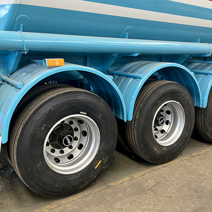 Second Hand 40000L 3 Axles ကာဗွန်သံမဏိ ရေနံဆီတင်ကာ Semi Trailer 