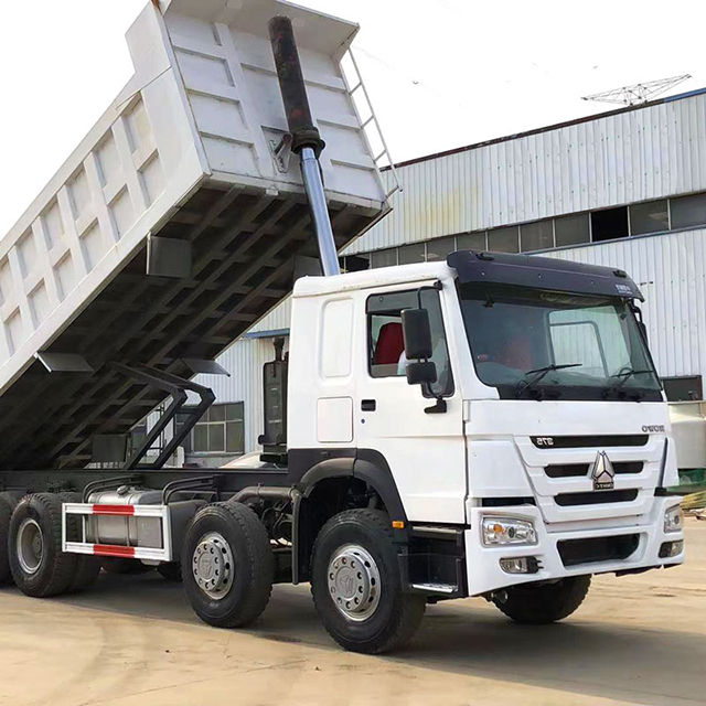 အသုံးပြုထားသော sinotruck 375hp အဖြူရောင် 30tons 12wheeler Howo Dump Truck 8×4 